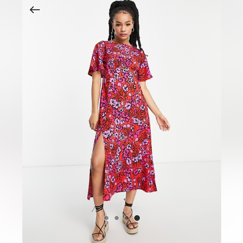 Flutter Sleeve Midi Dress in Floral Print